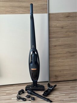 Tycovy vysavac Electrolux WQ71-50IB 2v1 - 2