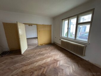 DOM NA FLOREÁTE - na rekonštrukciu - 2