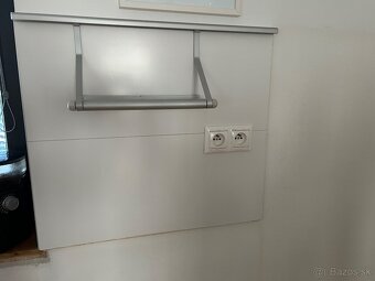 Ikea Asker lista 124cm a 67,5cm dlhá/ 2xpolica/1xdrziak - 2