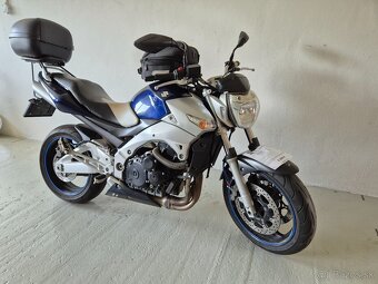SUZUKI GSR 600 - 2