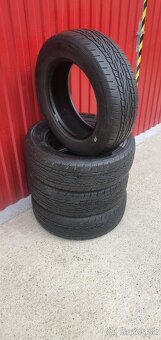 Predám celoročné pneu.215/65R16H Dezén 5,4mm - 2