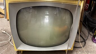 Predam stare tv a radio cena za ks 20€ - 2