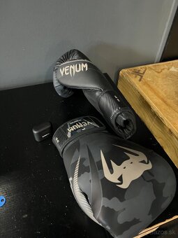 Boxerské rukavice Venum 16oz - 2
