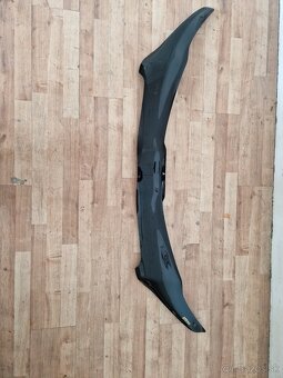 Kryt prednej kapoty - 2