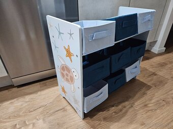 Regál na hračky + 2 úložné boxy - 2