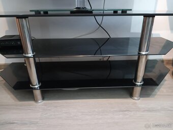 Stolík pod televízor - 2