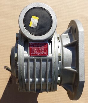 Predám elektromotor s prevodovkou KW-0,37... ot-45... ø - 2