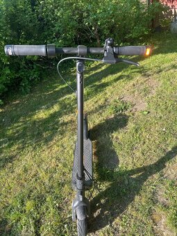 Elektrická kolobežka ninebot kickscooter f2 - 2