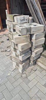 Darujem betónové plotové kocky - 2