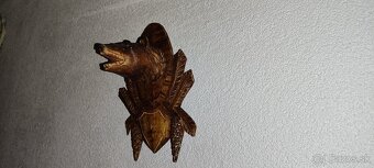 Ručne vyrezávaný medveď z dreva - 2