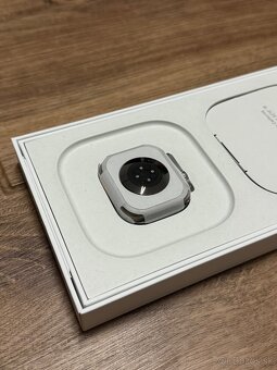 Apple Watch Ultra 2 49mm titánová - 2