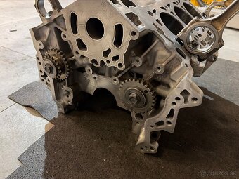 Blok motora stolik - 2