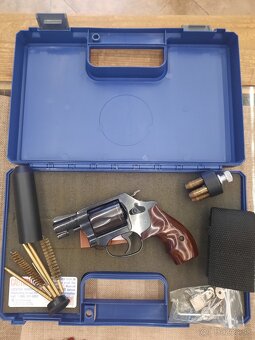 Revolver S&W Lady - 2