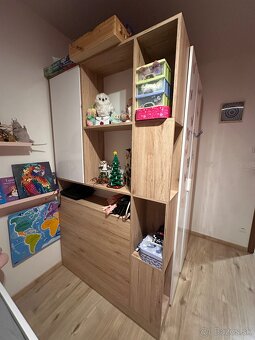 Šatnikova skriňa - 2