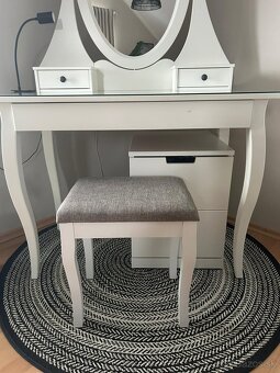 Kozmetický stolík - 2