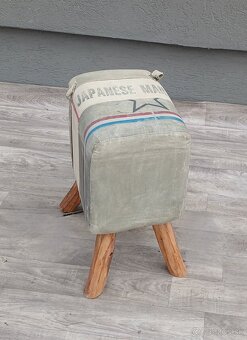Taburetka retro čalúnená. - 2