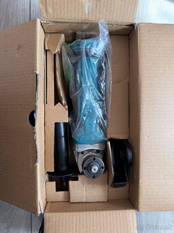 Predám akú brusku Makita dga 452 s baterkou a nabijackou - 2
