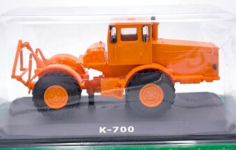 Traktor K-700 1:43 - 2