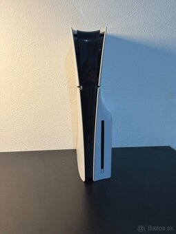 Predám hernú Konzolu PS4 Slim 1TB SSD Bez známok Používania - 2