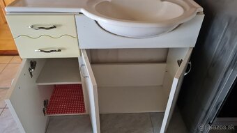 Predám kupelnovu skrinku a umyvadlo d91x 47 - 2