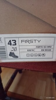 Pracovná obuv 43 - 2