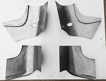 Přechody mezi prahem a blatníkem Tatra 603 - 2