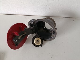 dvierka nadrze hyundai i30 81595a5000 40€ - 2