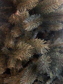 Realistický umelý vianočný 3D stromček 180cm - 2