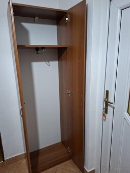 Skriňa vešiak botník - 2