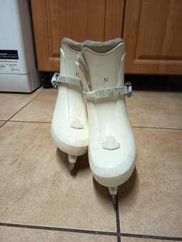 Predám dievčenské korčule - 2