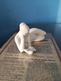 Čtenářka vyrobeno v Royal Dux - 2