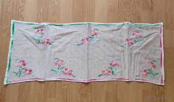 Vyšívané obrusy - 2ks - 2