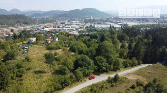 STRÁŽOV - POZEMOK O VÝMERE  1738m2 - 2