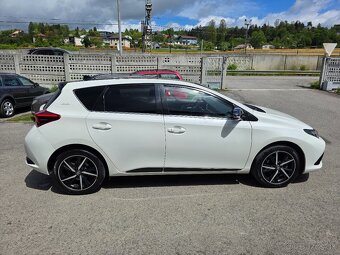 TOYOTA AURIS 1.6 i 97KW MT 6 r.v. 2018 EXECUTIVE - 2