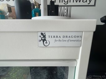 Krásne terárium na mieru s 3D stenou - 2