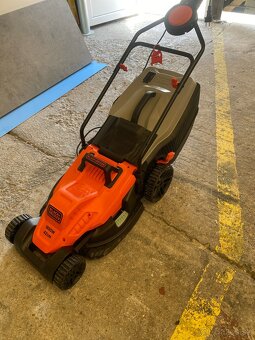 Black & Decker Elektrická kosačka na trávu 1800 W - 2
