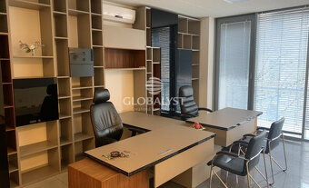 Kancelárske priestory v centre mesta 105 m2 + 58 m2 zasadač - 2