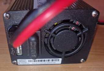 Menič napätia 12v na 230 v 200W - 2