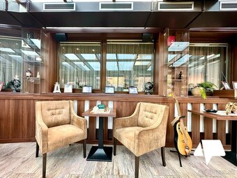 Predaj zabehnutá reštaurácia s veľkým 1- izb. bytom Zlaté Mo - 2