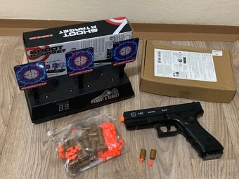 Detská hracia pištoľ s nábojmi a terčami - 2