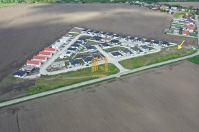 STAVEBNÝ POZEMOK, INŽ. SIETE,1.602m2,TOPOĽNICA, okr. GALANTA - 2