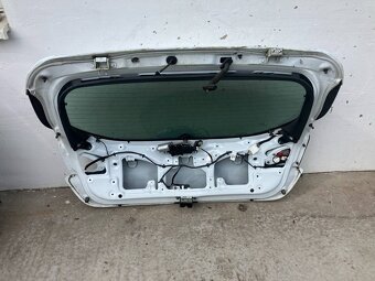 KIA CEED II 5D/HB 12- ZADNÉ KUFROVÉ DVERE - 2