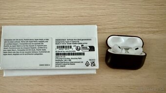 Apple AirPods Pro 2022 + Nomad Leather Case Brown - 2