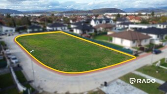 RADO | Parcela na výstavbu 3x RD na predaj v obci Kočovce -  - 2