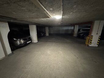 Veľký 3-izbový byt (pôvodne 4-izb.) s parkingom, BA I - 2