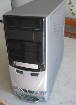 ♦️ B M W ♦️ počítačová skriňa ♦️ - 2