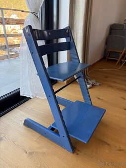 Rastúca stolička STOKKE - modrá - 2