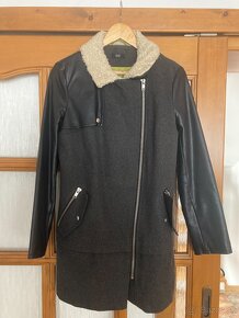 Prechodný - zimný kabát s kožušinkou značky F&F, veľkosť M - 2