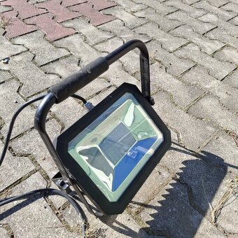 Prenosné LED svetlo - 2