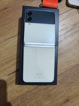 Samsung Z Flip 3 - 2